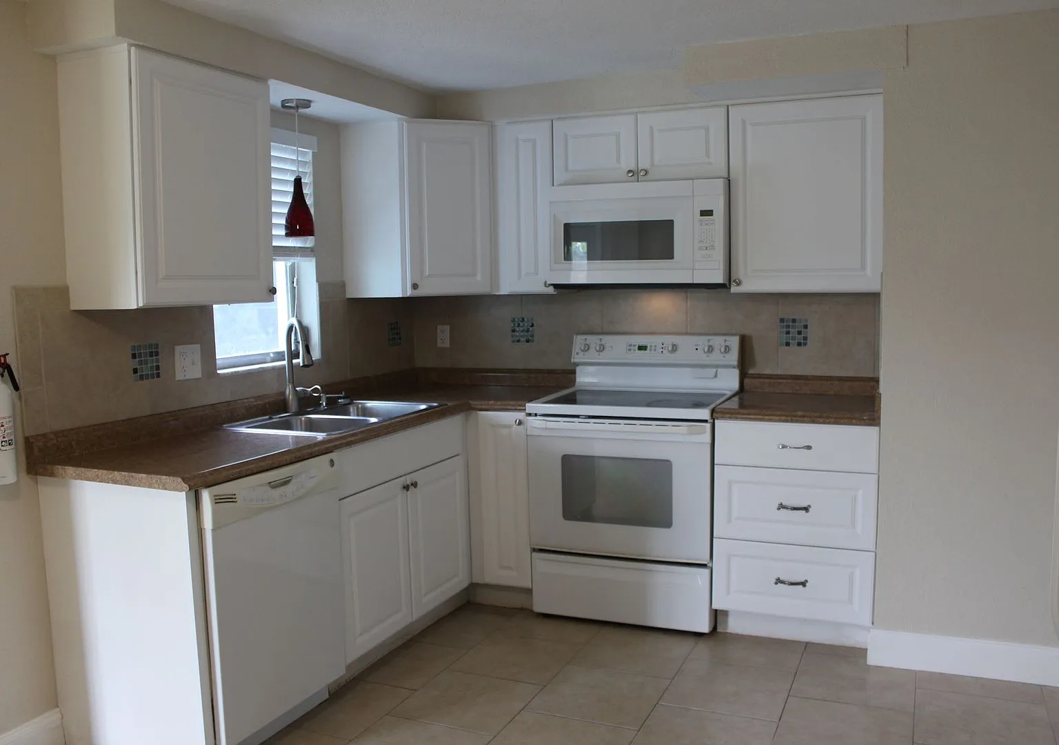 1 Bedroom 1 bath all utilities incl. Apt. — Photo 2