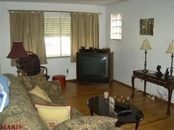 8500 Tara Ln, Saint Louis, MO 63147