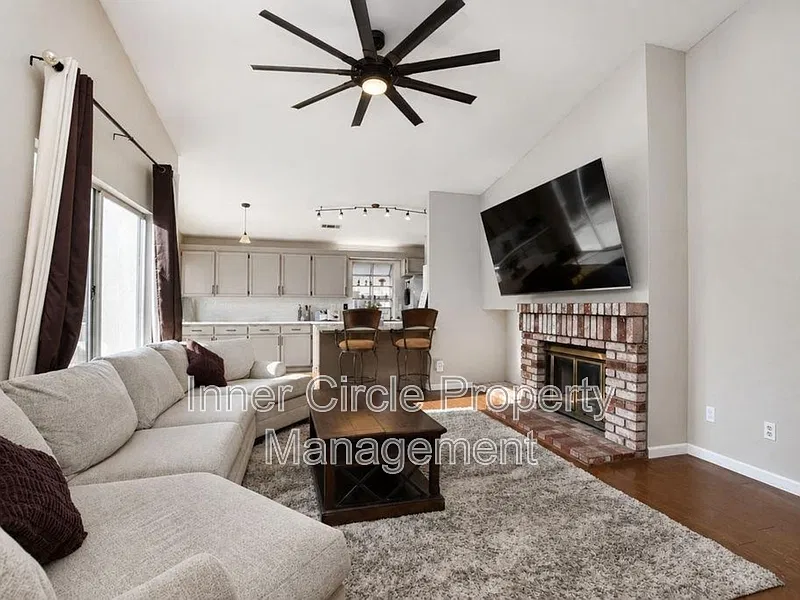 3 bed, 2.0 bath, 1571 sqft, $3,500 — Photo 3