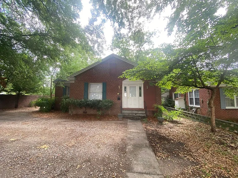 424 S Holly St — Photo 1