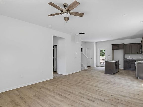 4th image of 619 Wesley Dr