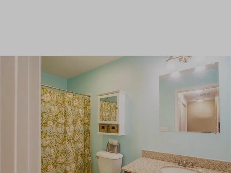 Downstairs Full bathroom