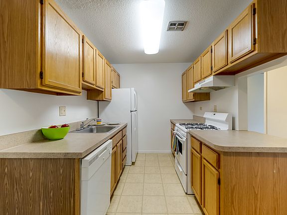 Kitchen - Oaks/Laurels