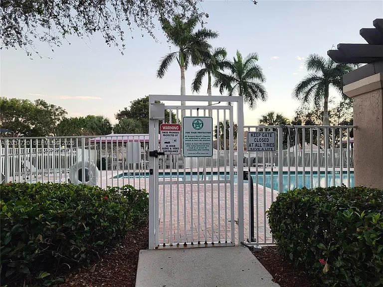 1990 Madeira Dr — Photo 14