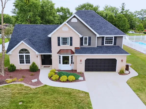 9229 Maplewood St, Saint John, IN 46373