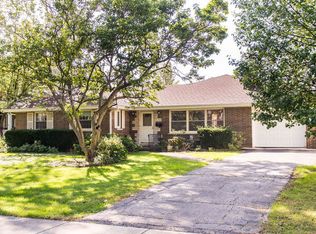 714 Pleasant Ave, Glen Ellyn, IL 60137