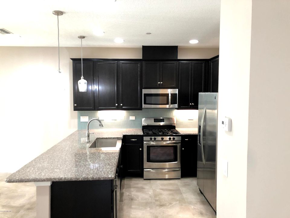 1st image of 28 Pindo Palm Dr