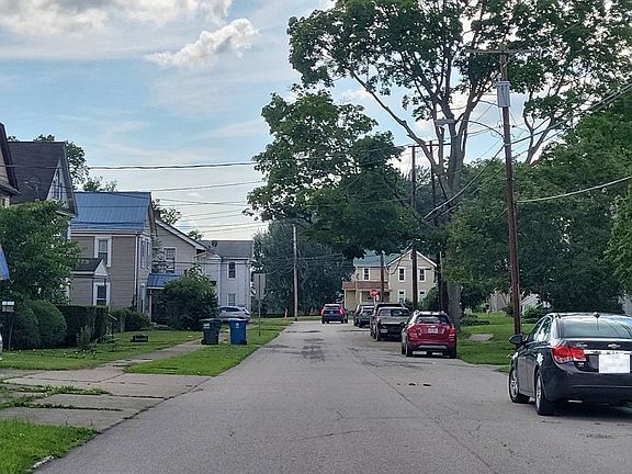 5th image of 1047 Cleveland St