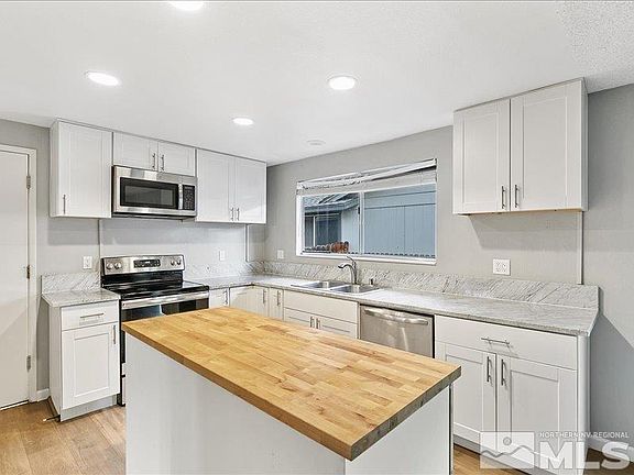 3rd image of 3201 Meadowlands Dr