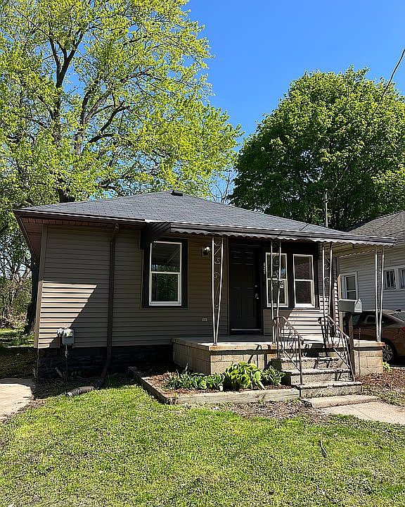 1st image of 829 E North St