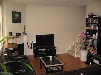 3rd image of 812 N Hudson Ave APT 108