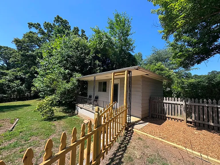 1406 Rankin Rd — Photo 7