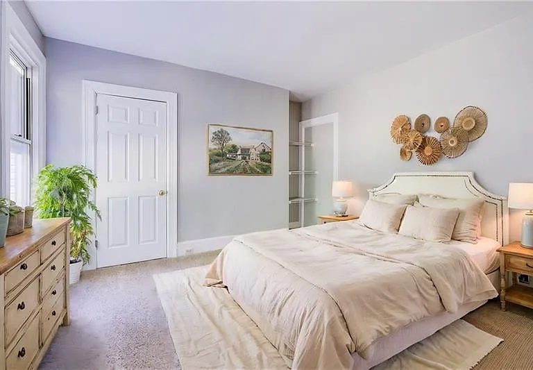 211 W Burgess St — Photo 14