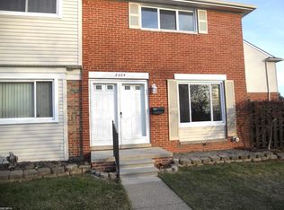 8224 Dartmouth Dr, Warren, MI 48093