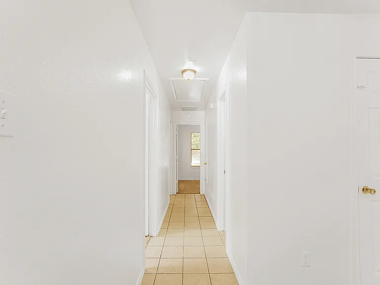 315 Isbell Rd — Photo 5