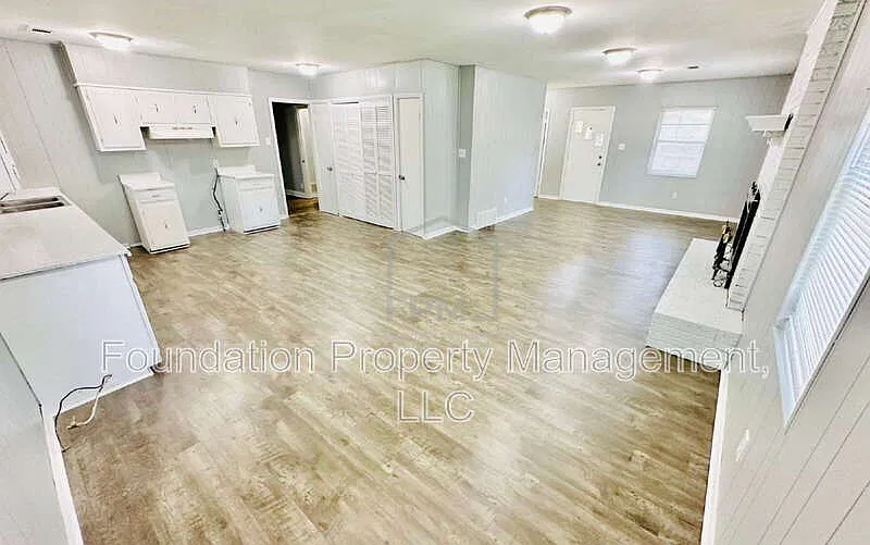 4 bed, 2.0 bath, 1881 sqft, $1,550 — Photo 4