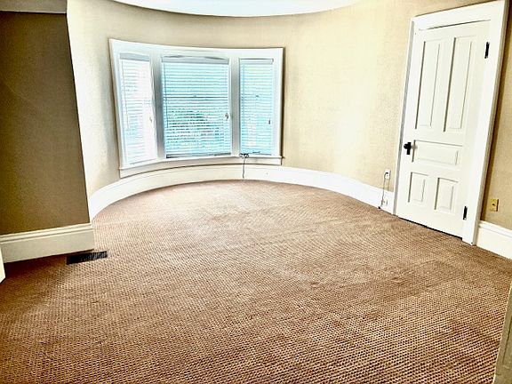 5th image of 3255 Central St APT 2