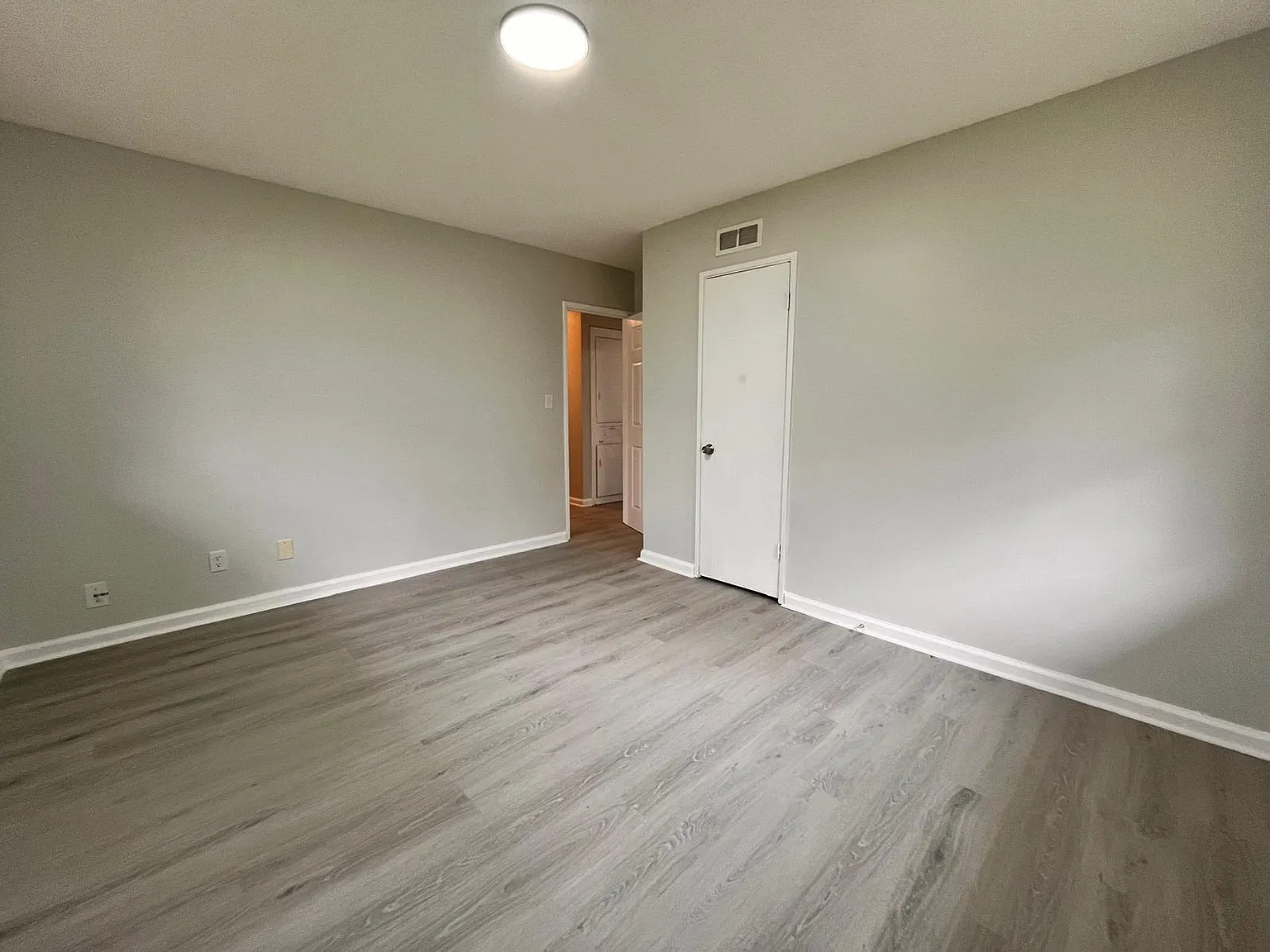 962 Hanover Drive - 1 — Photo 2