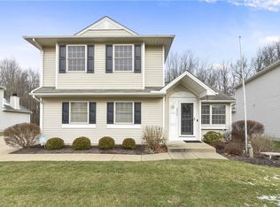 8980 Ashwood Ct, Olmsted Falls, OH 44138