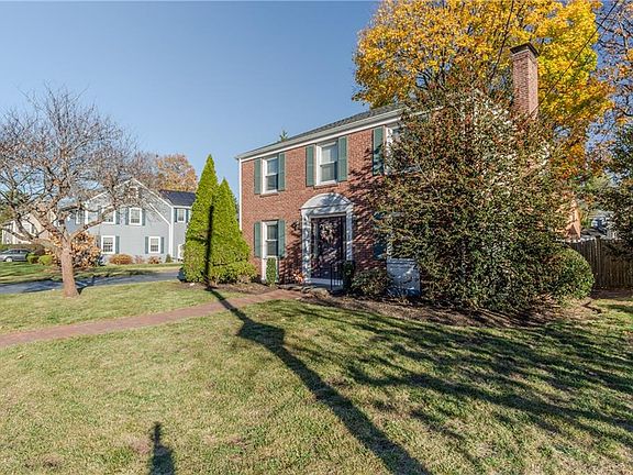 3rd image of 7 Mayfair Dr