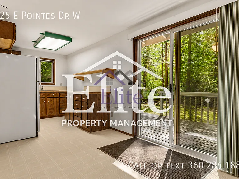 625 E Pointes Dr W — Photo 4