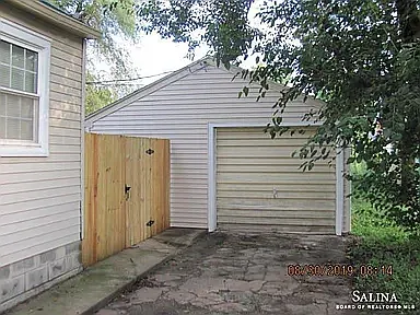 221 E Kirwin Ave — Photo 3