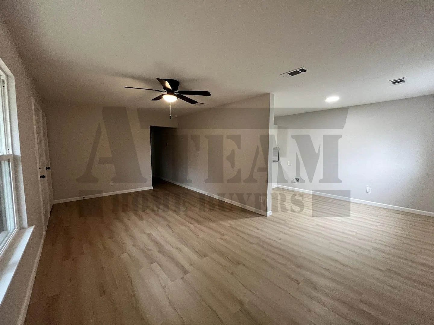 Beautifully updated 3-bedroom, 2-bathroom — Photo 4