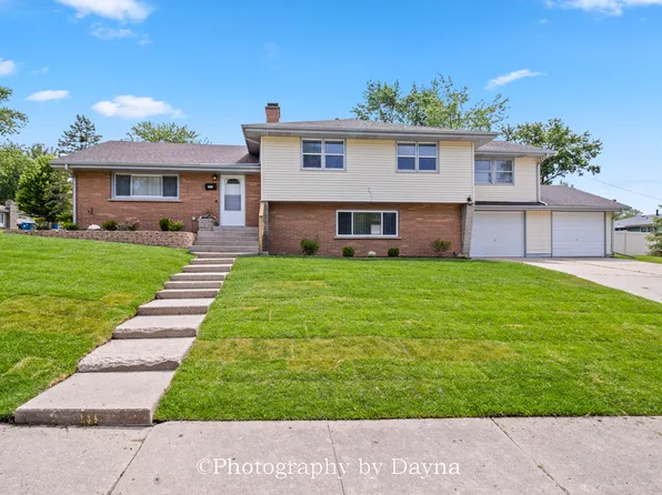212 Valley Ave, Bradley, IL 60915