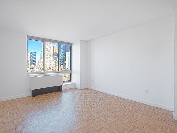 3rd image of 360 W 43rd St APT S18f