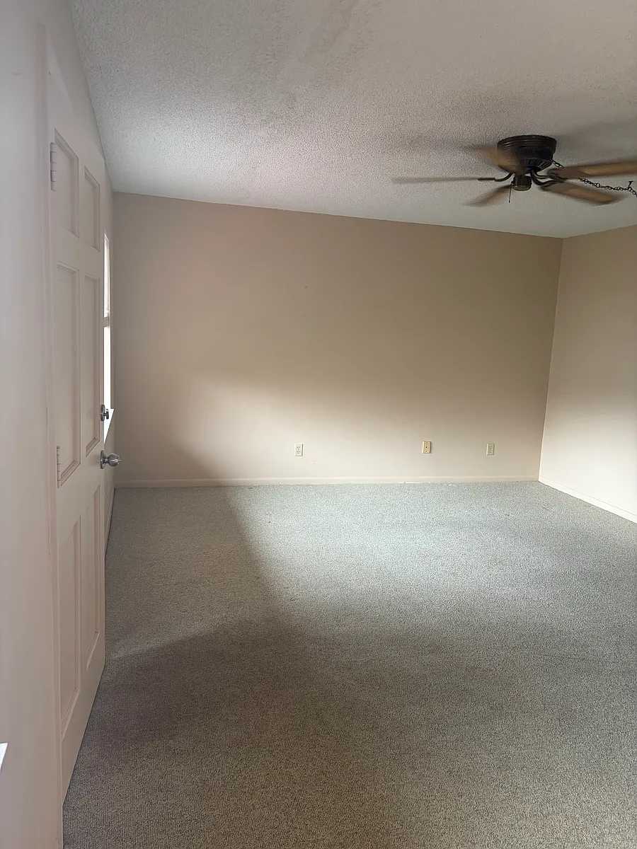 Building Photo - 400 El Camino Dr #114
