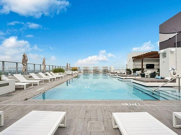 3rd image of 1010 Brickell Ave