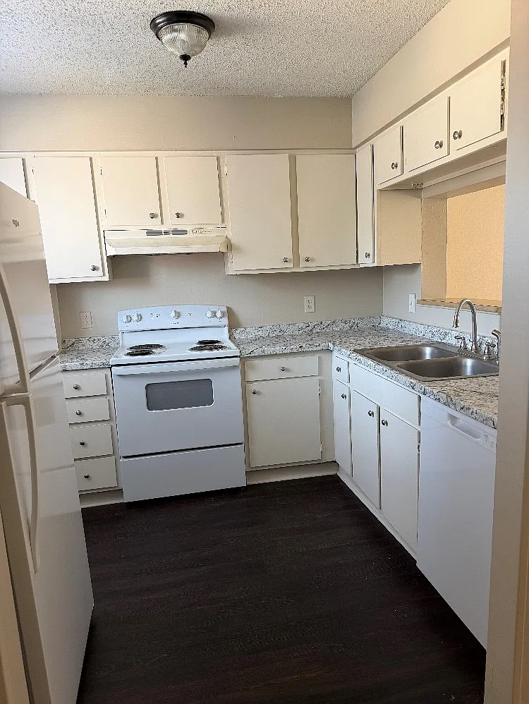 2 bed, 1100 sqft, $975 — Photo 2