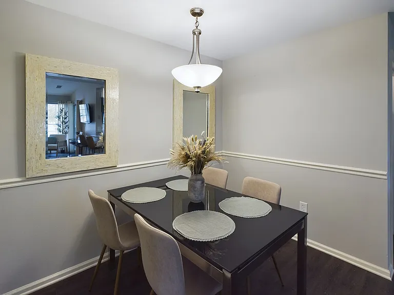 Lakeshore Apartments — Photo 18