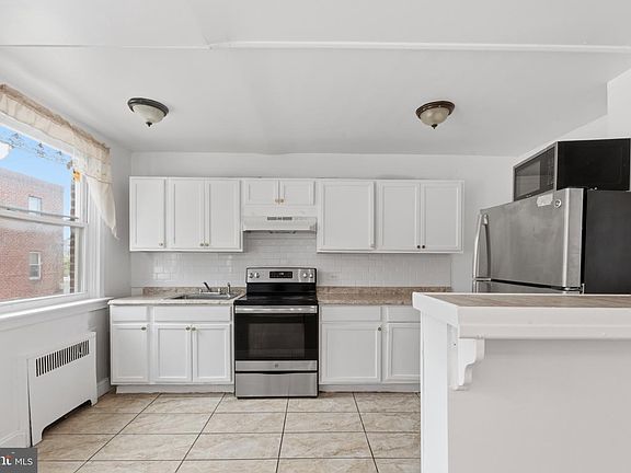 5th image of 559 E Comly St