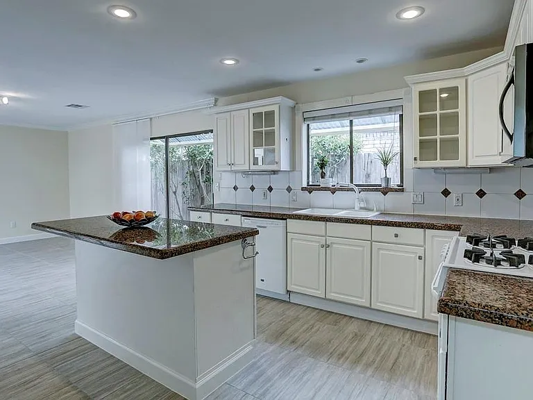 13819 Starhill Ct — Photo 5