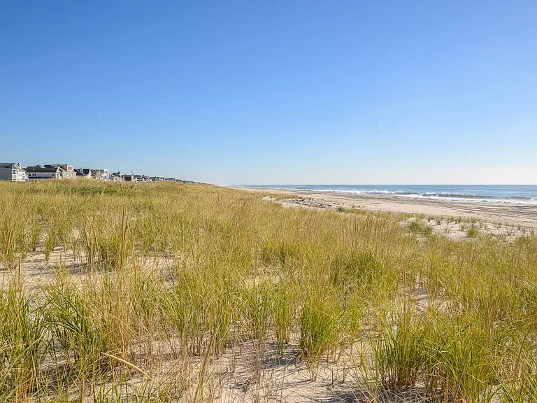 863 Dune Rd — Photo 14