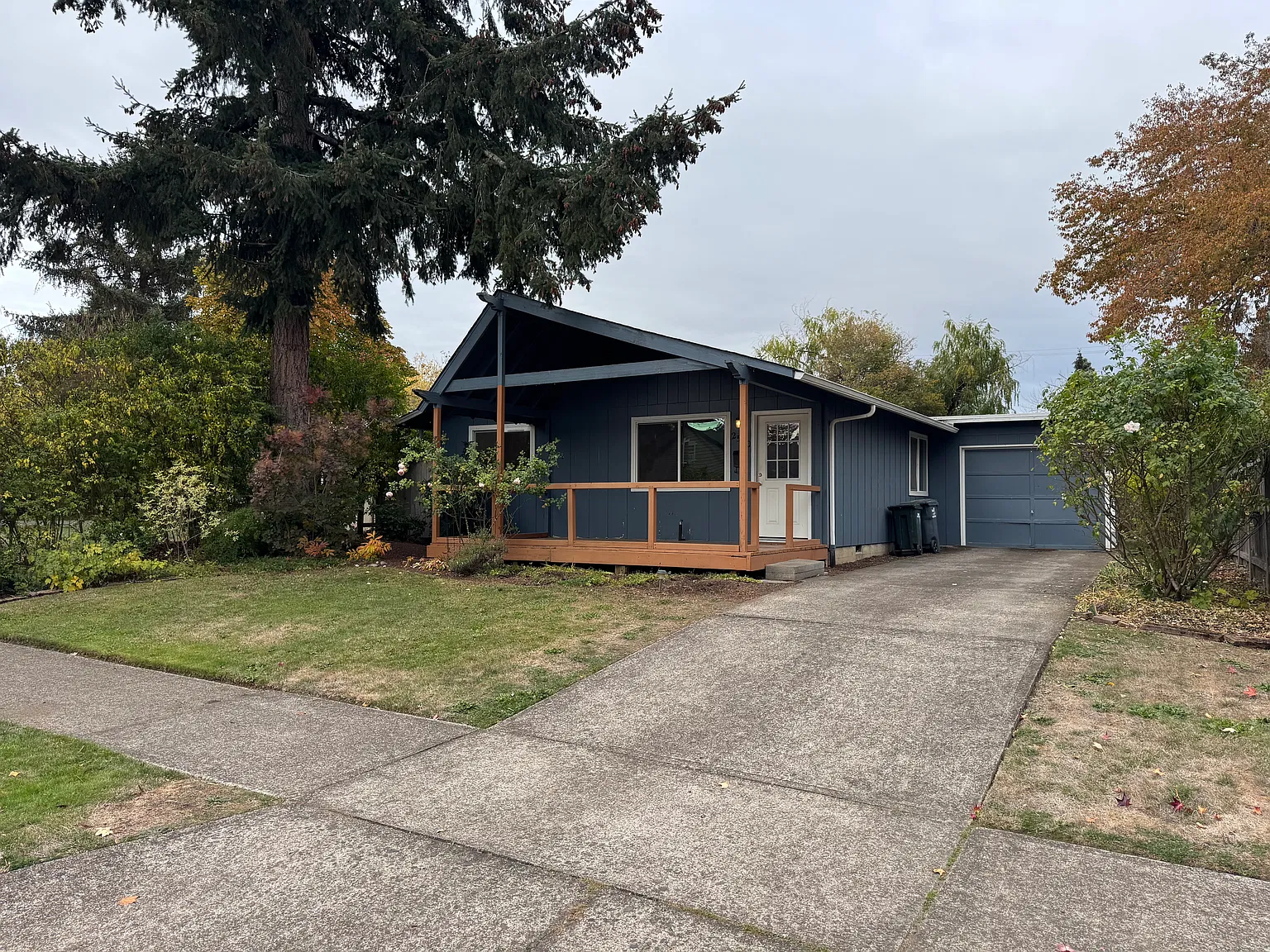 3 bed, 864 sqft, $2,300 — Photo 1