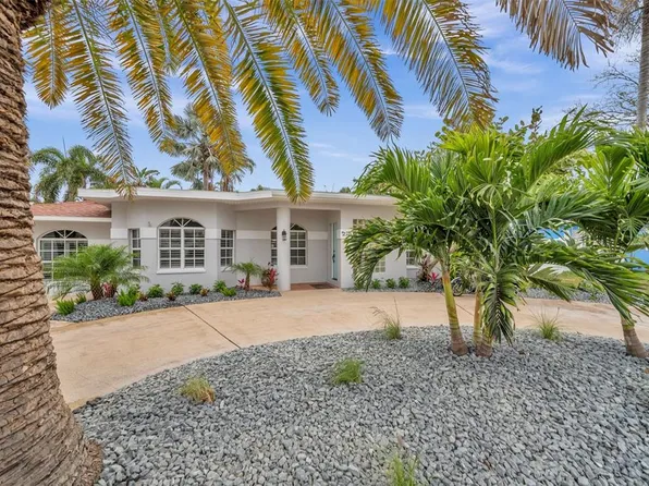 725 Pruitt Dr, Madeira Beach, FL 33708