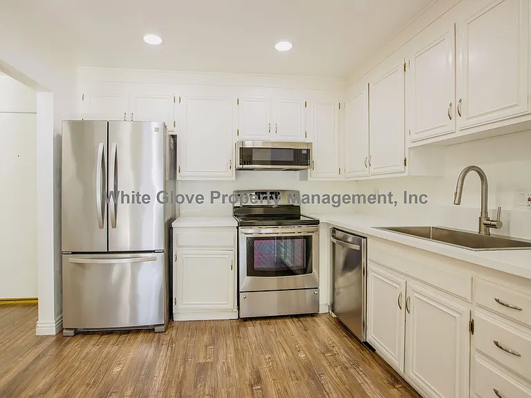 102 Scholz Plz #239 — Photo 4