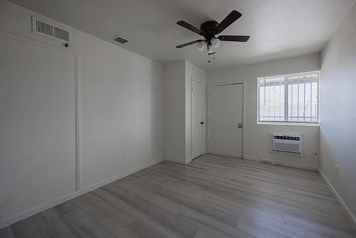 1915 N 26th Pl #6 — Photo 3