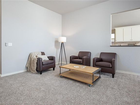 5th image of 2205 Diana Dr