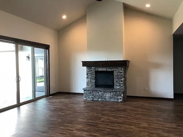 4 bed, 2.5 bath, 2800 sqft, $3,500 — Photo 3