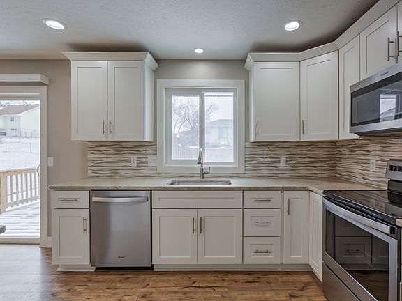 5th image of 13511 Schirra St
