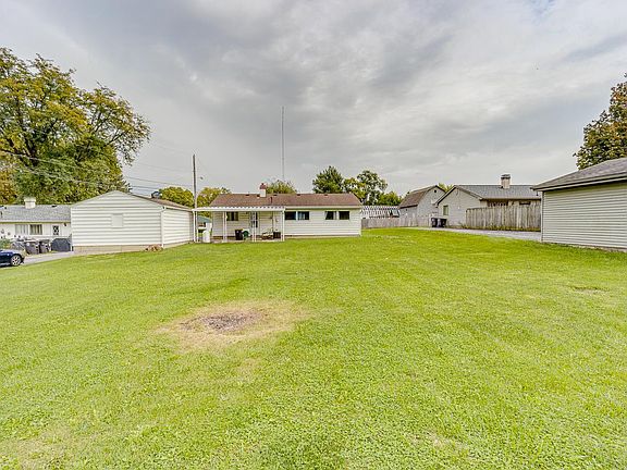 3rd image of 6812 Fernwood Ave