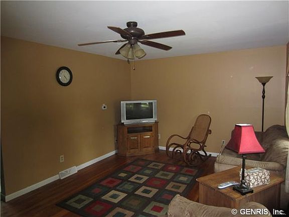 4th image of 12 Rorbach Ln