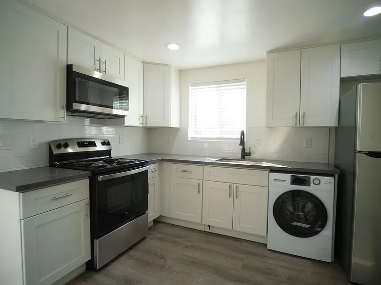 The Plaza House — Photo 23