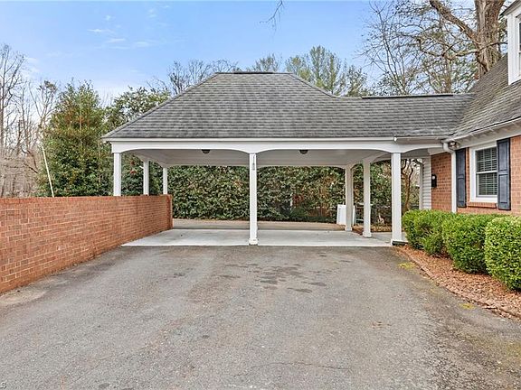 4th image of 2110 Royall Dr