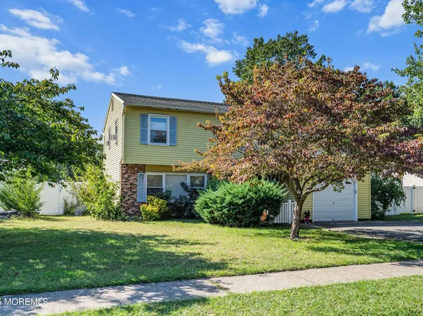 2 Lilac Place, Howell, NJ 07731