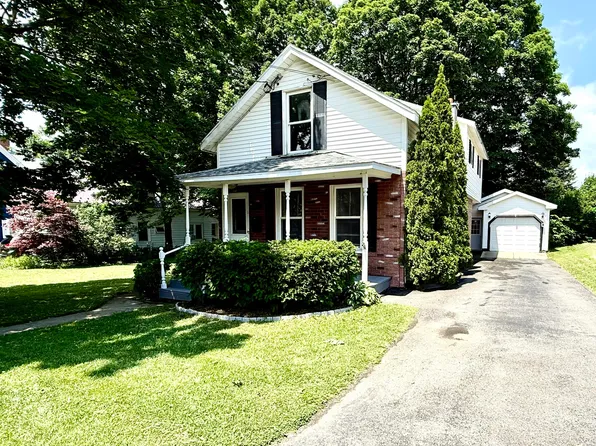 40 1st St, Malone, NY 12953