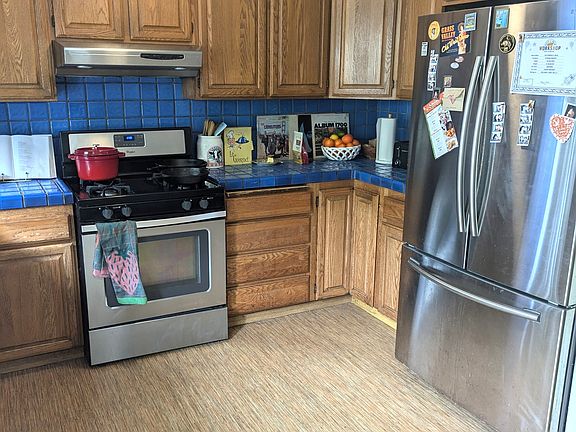 4th image of 127 Lennox St #B